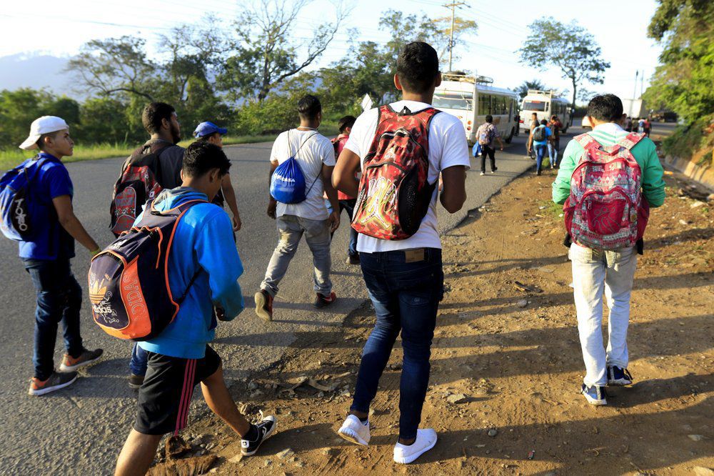 Cientos de migrantes intentan nueva caravana desde Honduras